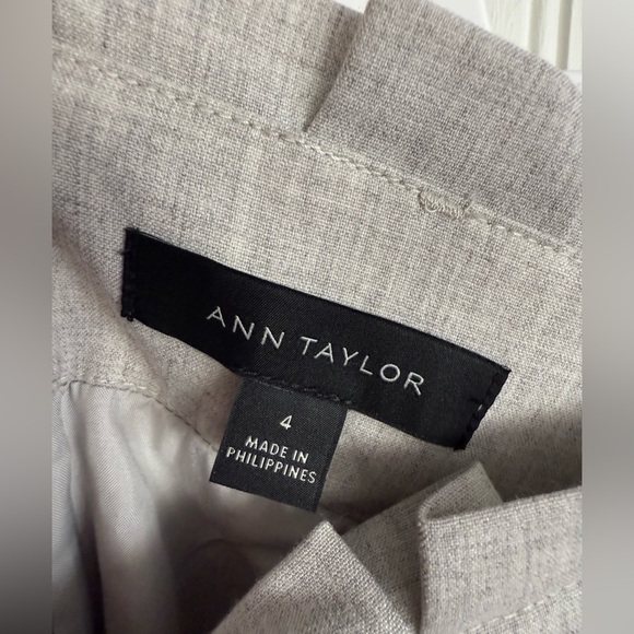 Ann Taylor Gray Pencil Skirt with Bow Size 4 - Picture 3 of 3